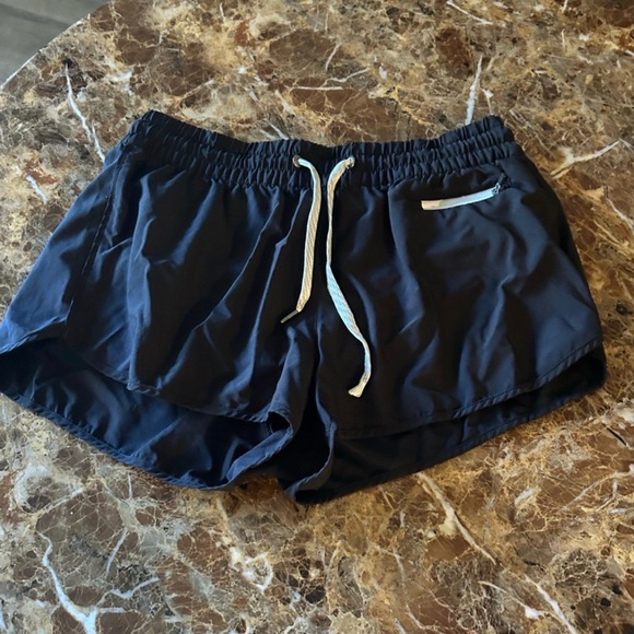 Vuori black Athletic Shorts - Picture 2 of 5